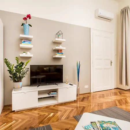 Peaceful Palace Apartamento