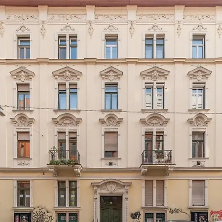 Peaceful Palace Apartment Budapest