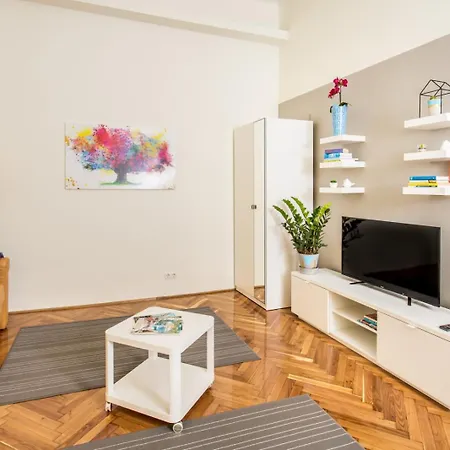 Peaceful Palace Apartment Budapest